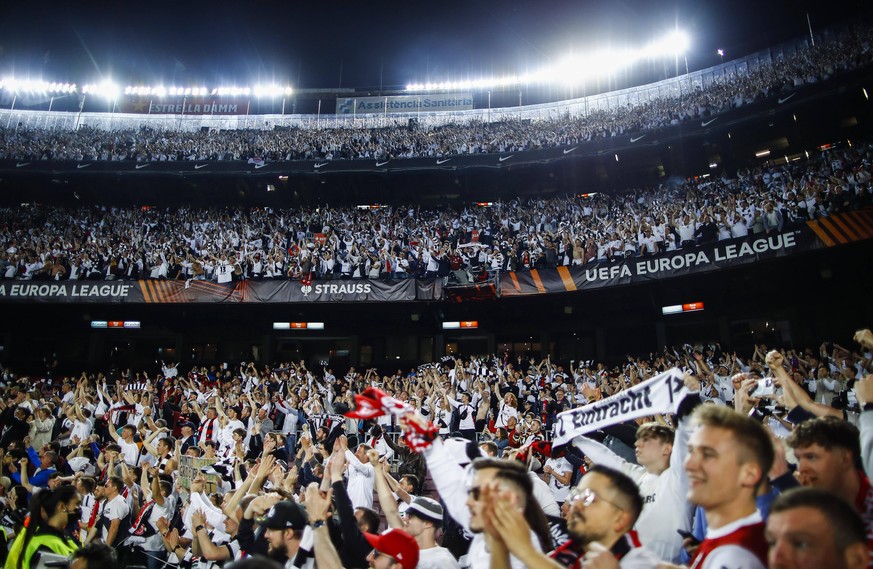 Die Fans von Eintracht Frankfurt beim FC Barcelona