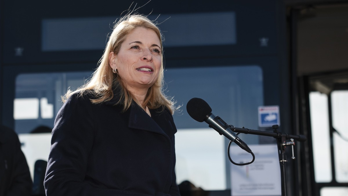 27.03.2024, Schleswig-Holstein, Schleswig: Evelyn Palla, Vorstandsvorsitzende der DB Regio AG, spricht w