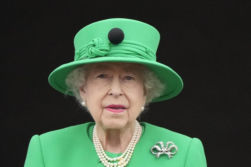 Platinum Jubilee. Queen Elizabeth II appears on the balcony of Buckingham Palace at the end of the Platinum Jubilee Pageant, on day four of the Platinum Jubilee celebrations. Picture date: Sunday June ...