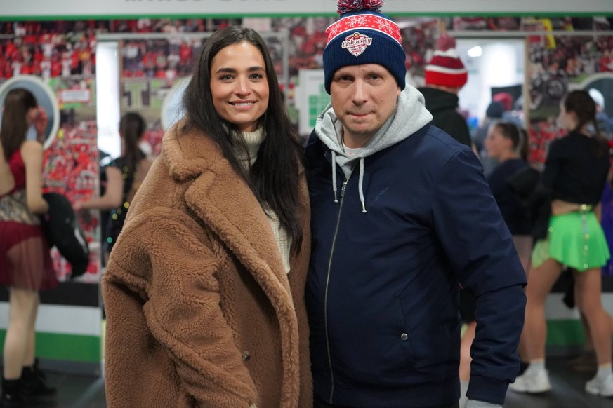 Amira und Oliver Pocher bei Eishockey Open Air in Hannover in der Heinz von Heiden Arena Heute steigt in Hannover wieder Deutschlands einziges Stadtderby im Eishockey. Aber nicht nur das Liga-Spiel de ...