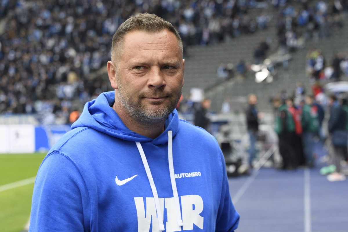 Pal Dardai Hertha BSC Trainer, blickt zurueck, GER, Hertha BSC vs VfB Stuttgart, Bundesliga, 31. Spieltag, Spielzeit 2022/2023, 06.05.23, DFL REGULATIONS PROHIBIT ANY USE OF PHOTOGRAPHS AS IMAGE SEQUE ...