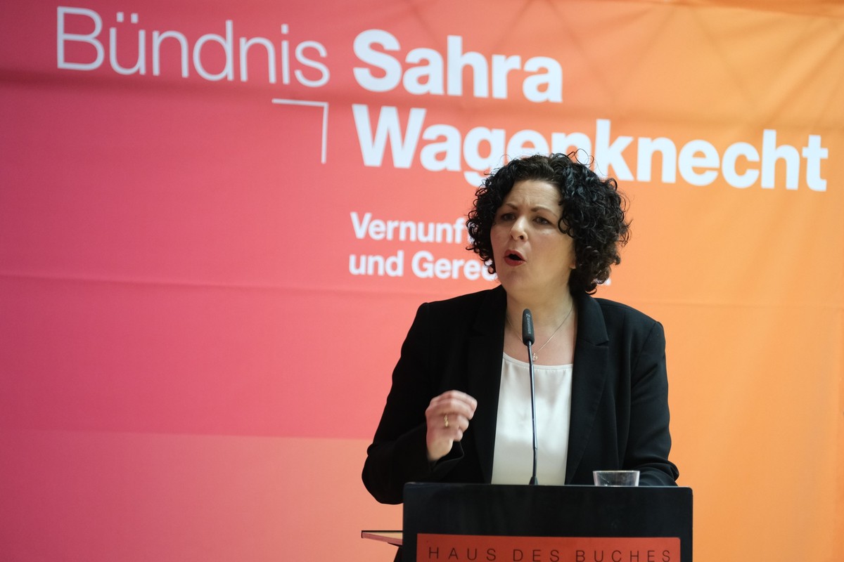 ARCHIV - 05.01.2025, Sachsen, Leipzig: Amira Mohamed Ali, Co-Vorsitzende des BSW, spricht beim sächsischen BSW- Landesparteitag. Bei der Versammlung soll die Landesliste zur kommenden Bundestagswahl e ...