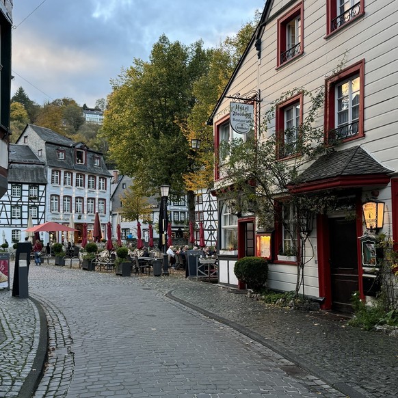 Alte Häuser, viele Restaurants und wenig los: Monschau ist der Geheimtipp in NRW!