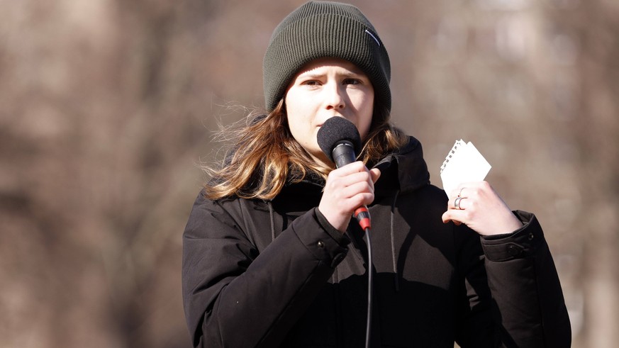 Die Fridays for Future-Aktivistin Luisa Neubauer fordert in ihrer Rede auf dem Streik mehr Klimagerechtigkeit.