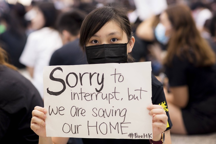 Hongkong Demonstranten Legen Einen Der Grossten Flughafen Der Welt