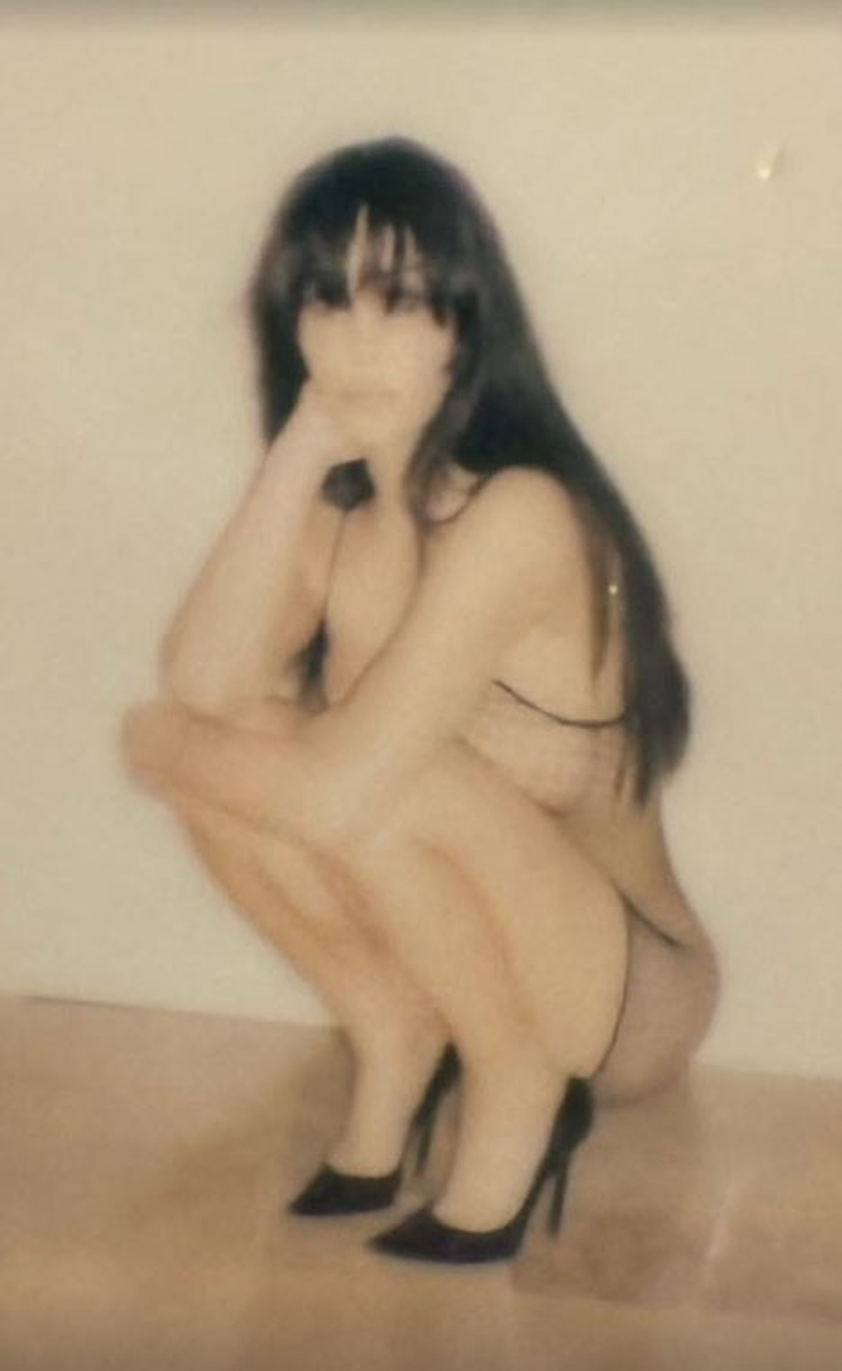 Bianca Censori gibt ihren Fans Rätsel mit diesem neuen Bild auf.