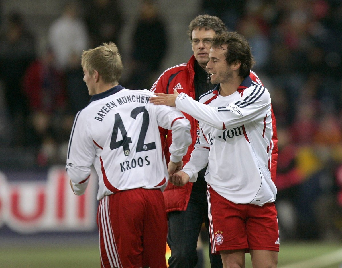 Toni Kroos li. wird f�r Mehmet Scholl beide Bayern eingewechselt Fu�ball 1. BL Herren Bulls Cup 2007, BullsCup, Blitzturnier, Testspiel, Test, FC Bayern M�nchen Gruppe Salzburg Fu�ball 1. BL Herren Bu ...