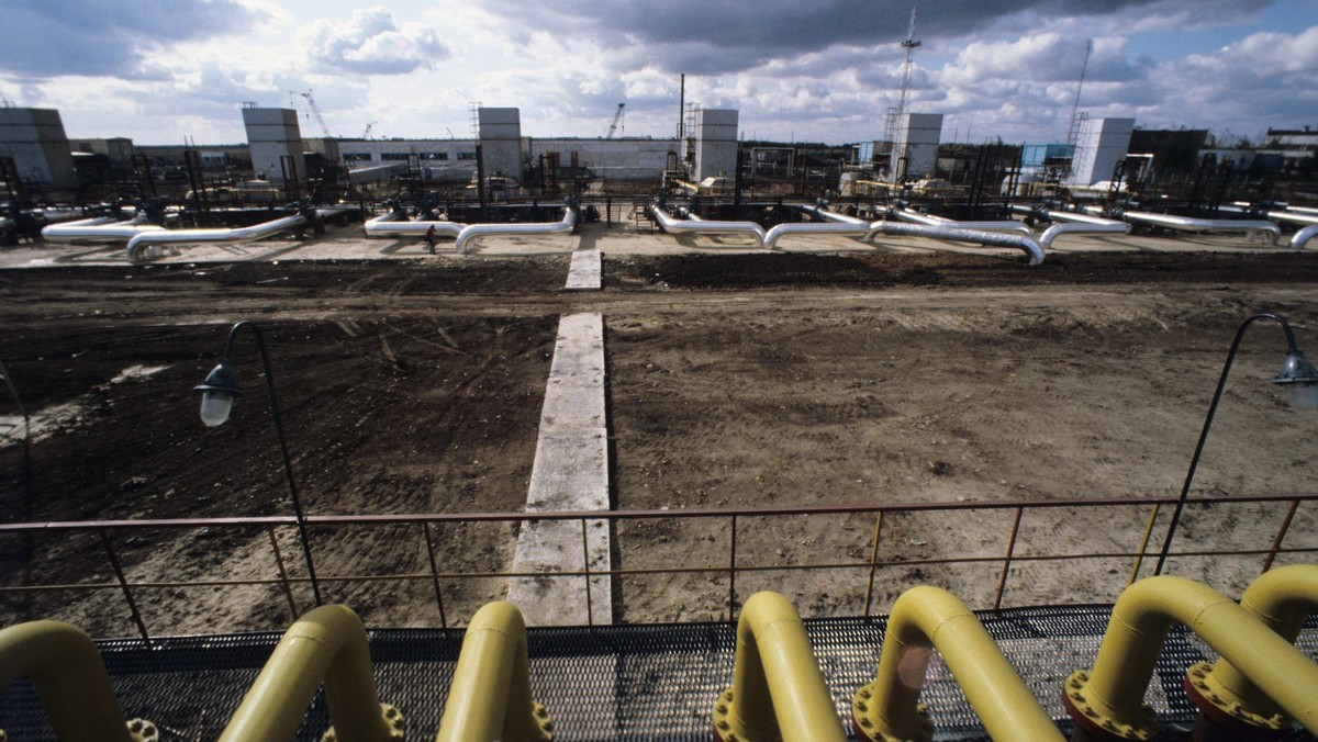 Urengoi-Uzhgorod Pipeline under construction 6726062 15.06.1982 The Urengoi-Pomary-Uzhgorod Export Pipeline under construction. A compressor plant near Algasovo, Tambov Region. Vladimir Rodionov Tambo ...