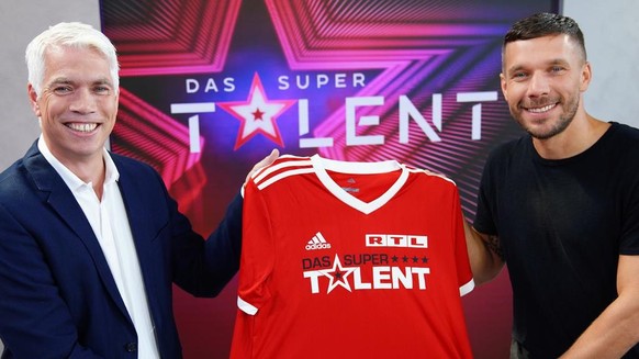 RTL-Geschäftsführer Henning Tewes zeigte sich im Juni noch stolz mit "Supertalent"-Neuzugang Lukas Podolski.