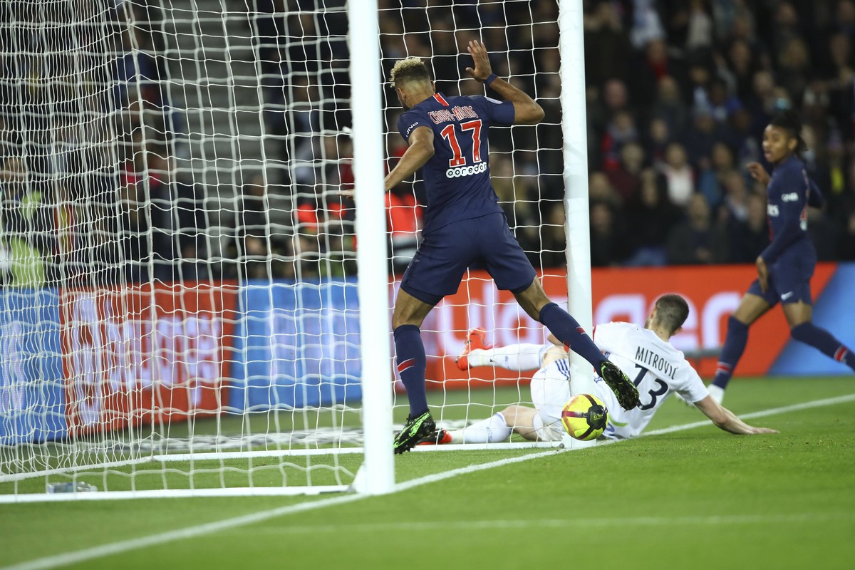 Eric Maxim Choupo Moting (PSG) vs Stefan Mitrovic (Strasbourg) FOOTBALL : PSG vs Strasbourg - Ligue 1 - 07/04/2019 GwendolineLeGoff/Panoramic PUBLICATIONxNOTxINxFRAxITAxBEL