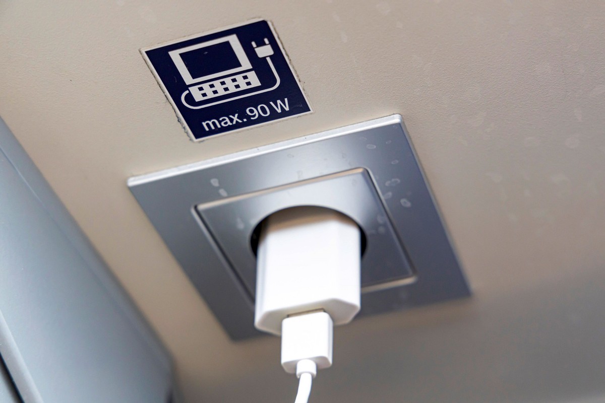 Die Steckdosen der Deutschen Bahn werden laut einer Sprecherin regelmäßig kontrolliert.