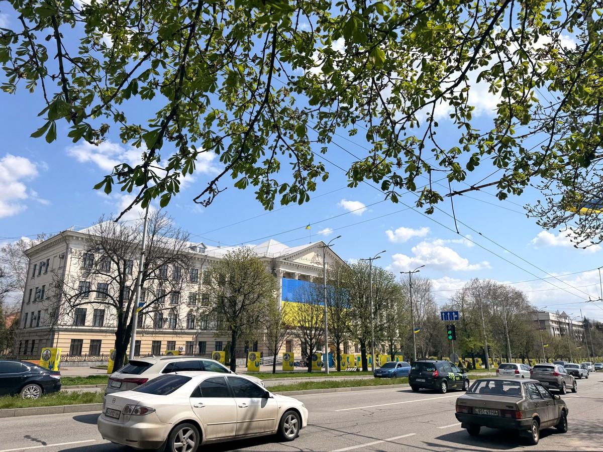 Cars move past the Zaporizhzhia City Council, where the old flag of Ukraine is replaced with the new one, in Zaporizhzhia, Ukraine, on April 16, 2025. (Photo by Dmytro Smolienko/Ukrinform) (Photo by U ...