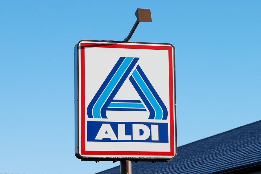 Fehmarn, Deutschland 05. Maerz 2021: Logo und Schriftzug vom Discounter Aldi Nord.