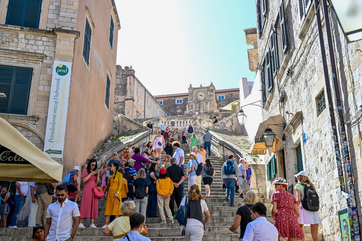Kroatien, Gespannschaft Dubrovnik-Nereveta 11.10.2023, Kroatien, HRV, Dubrovnik im Bild Gastronomie, Tourismus, Touristen, Sehenswuerdigkeiten, Stadtansichten eine Stadt im suedlichen Kroatien an der  ...