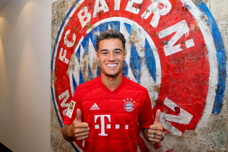 Fussball 1. Bundesliga Saison 2019/2020 19.08.2019 Neuzugang beim FC Bayern Muenchen; Philippe Coutinho im FCB Trikot *** Soccer 1 Bundesliga Season 2019 2020 19 08 2019 New FC Bayern Munich member Ph ...