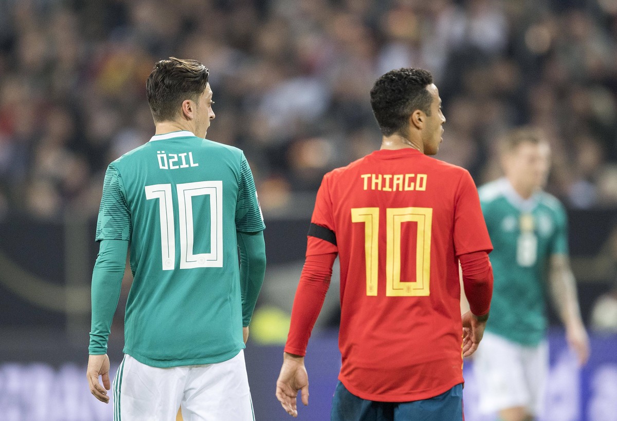 Zehner unter sich: Özil und Thiago