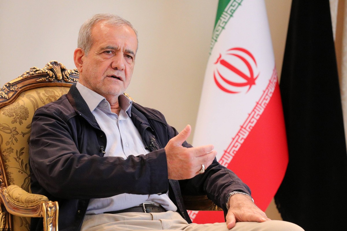 Iran, neuer Pr�sident Massud Peseschkian in Teheran July 25, 2024, Tehran, Iran: Newly elected Iranian President MASOUD PEZESHKIAN speaks during an interview with the website of the Iranian Supreme Le ...