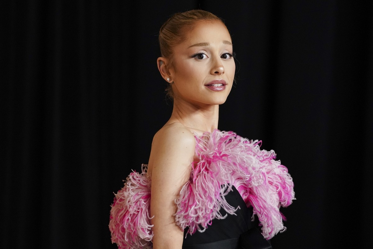 ARCHIV - 25.02.2025, USA, Los Angeles: Ariana Grande kommt zum Oscars Nominees Dinner im Academy Museum of Motion Pictures. (zu dpa: «Ariana Grande trauert um ihre Großmutter Marjorie») Foto: Jordan S ...