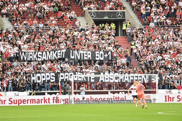 02.10.2021, xmeix, 1.Fussball Bundesliga, VfB Stuttgart - TSG 1899 Hoffenheim, emspor. v.l.n.r, Banner von Stuttgarter Fans gegen Hoffenheims Maezen Dietmar Hopp DFL/DFB REGULATIONS PROHIBIT ANY USE O ...