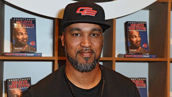 Den Football-Coach und -Experte Patrick Esume kennen die Fans von "ran NFL".
