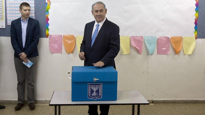 Israeli Prime Minister Benjamin Netanyahu casts his vote as his son Yair looks on during Israel s parliamentary elections in Jerusalem, Tuesday, March 17, 2015. Pool PUBLICATIONxINxGERxSUIxAUTxHUNxONL ...