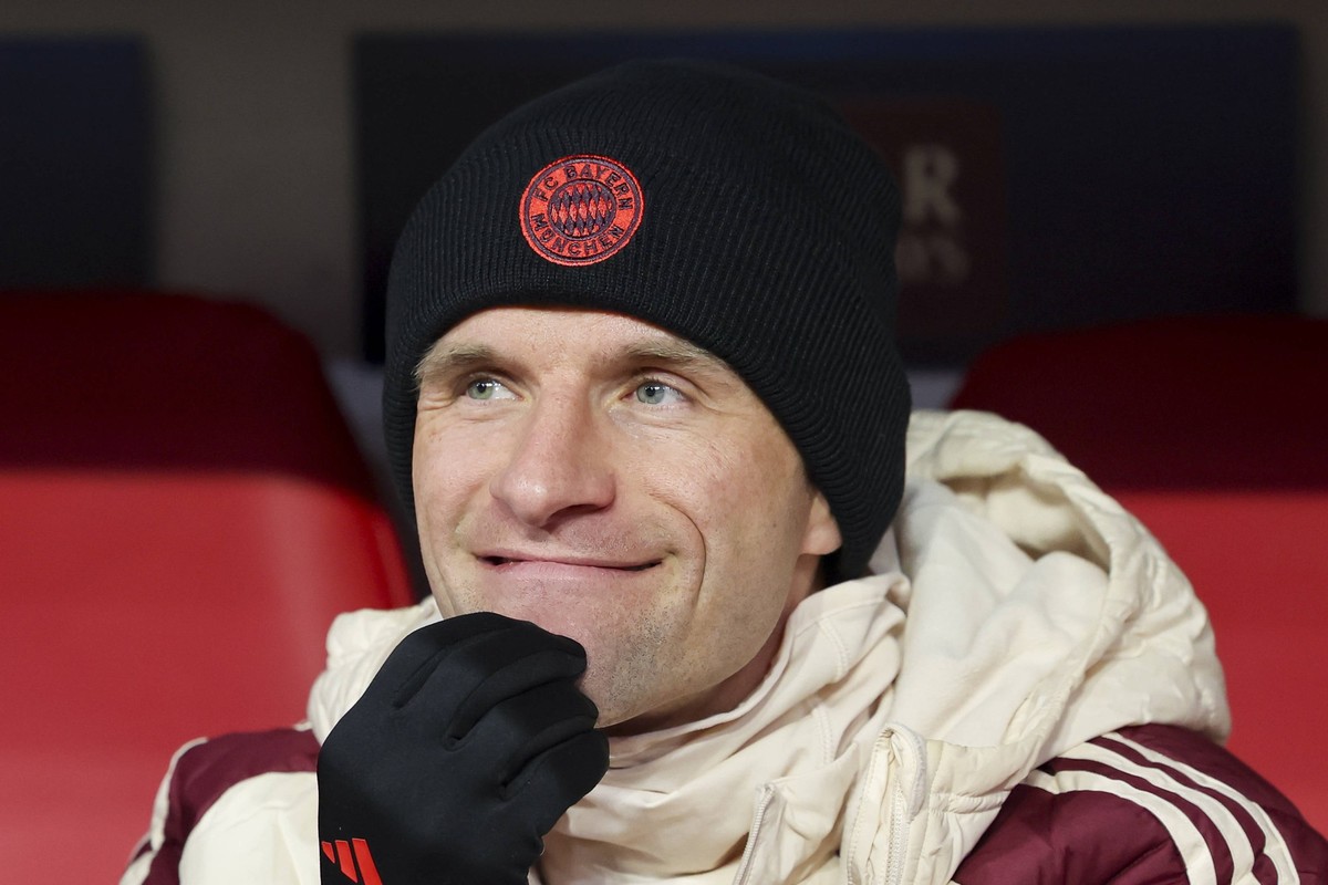 Thomas Mueller FC Bayern Muenchen lacht, UEFA Champions League 2024/25 League Knockout Play-off Second Leg, FC Bayern M�nchen v Celtic FC, Allianz Arena am 18. February 2025 in M�nchen, Deutschland. F ...