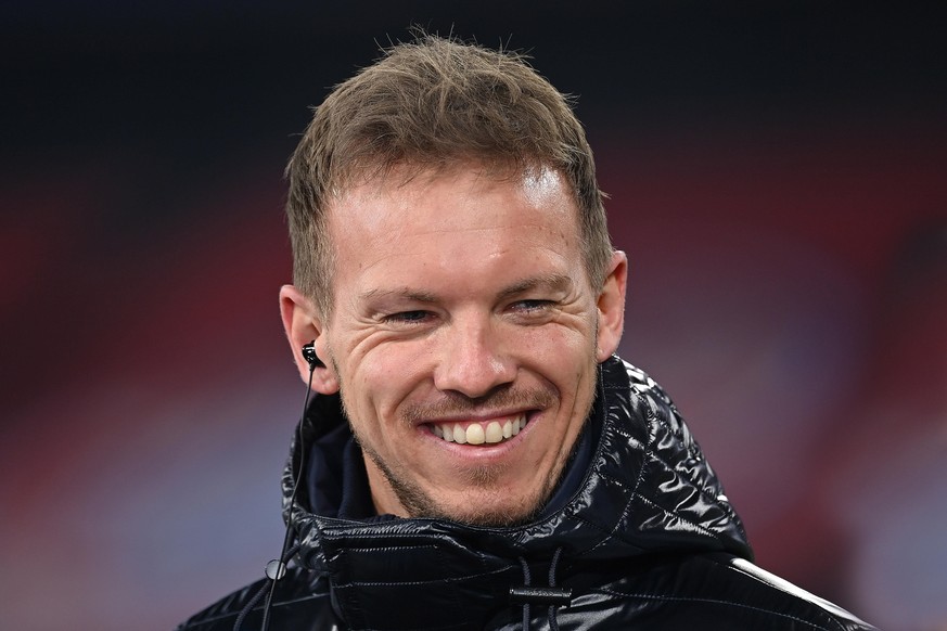 ARCHIVFOTO; Trainer Julian NAGELSMANN (Bayern Muenchen) ist frisch verliebt in eine Reporterin der BILD. Trainer Julian NAGELSMANN (Bayern Muenchen), lacht,lachen,lachend,optimistisch,gutgelaunt, Einz ...