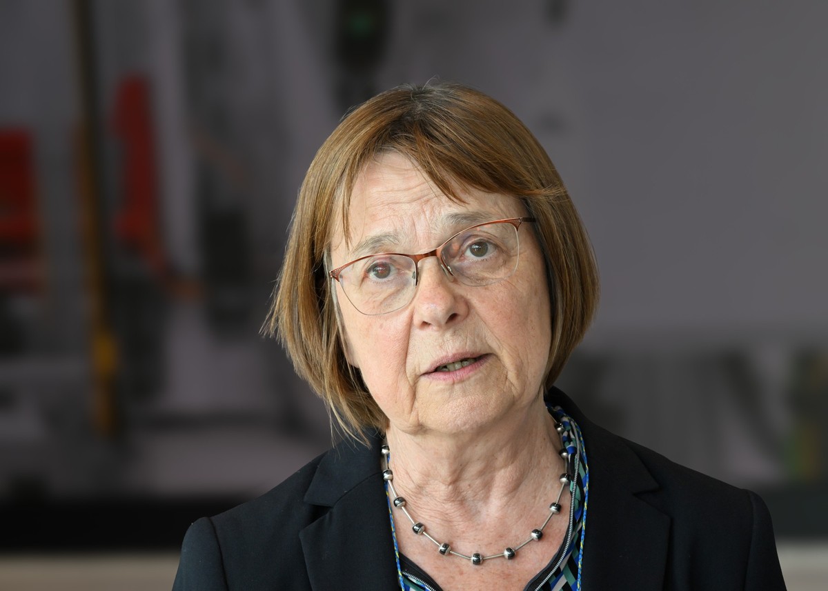 ARCHIV - 29.04.2024, Brandenburg, Grünheide (Mark): Ursula Nonnemacher (Bündnis 90/Die Grünen), Brandenburger Ministerin für Soziales, Gesundheit, Integration und Verbraucherschutz, spricht. (zu dpa:  ...