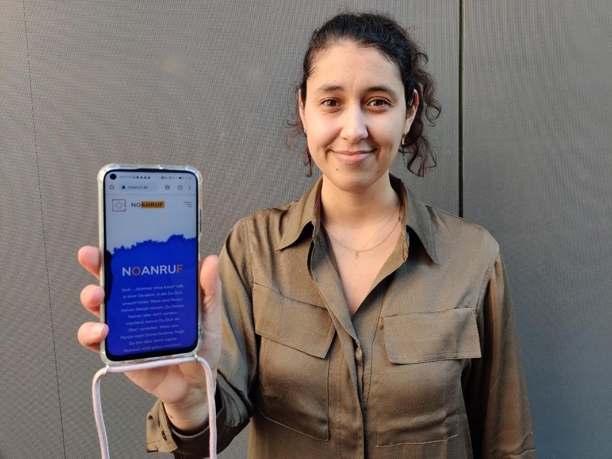 Nummer ohne Anruf: Studentin Jasmin Aboudhaq bringt neuen Nachrichtenservice an den Start, der in unangenehmen Situationen helfen kann.