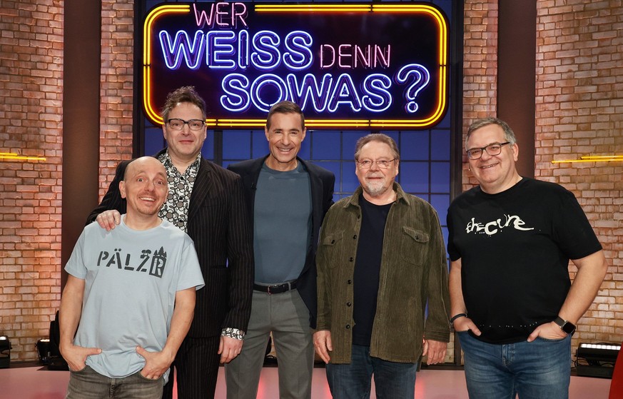 ARD WER WEISS DENN SOWAS? FOLGE 1113, &quot;Paul Panzer und Jürgen von der Lippe&quot;, am Freitag (16.02.24) um 18:00 Uhr im ERSTEN.
Moderator Kai Pflaume (M.) und seine Rateteam-Kapitäne Bernhard Ho ...