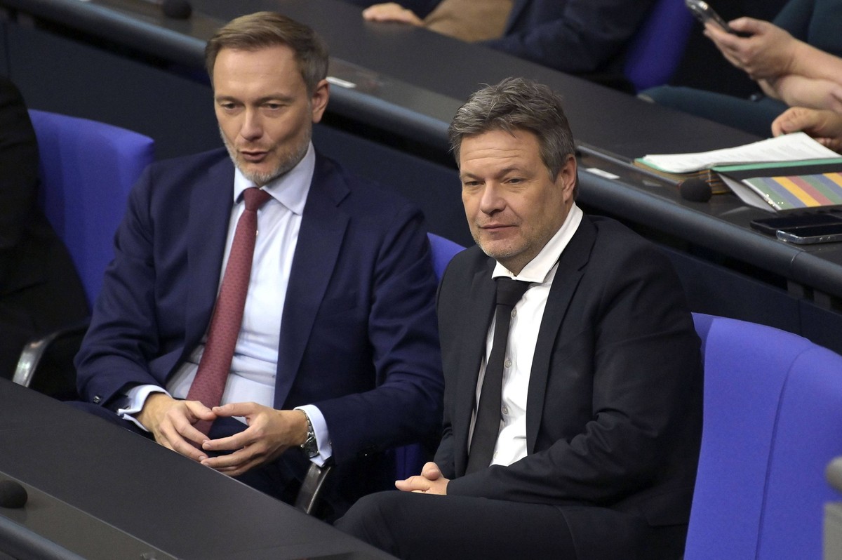 Christian Lindner und Robert Habeck in der 143. Sitzung des Deutschen Bundestages im Reichstagsgeb