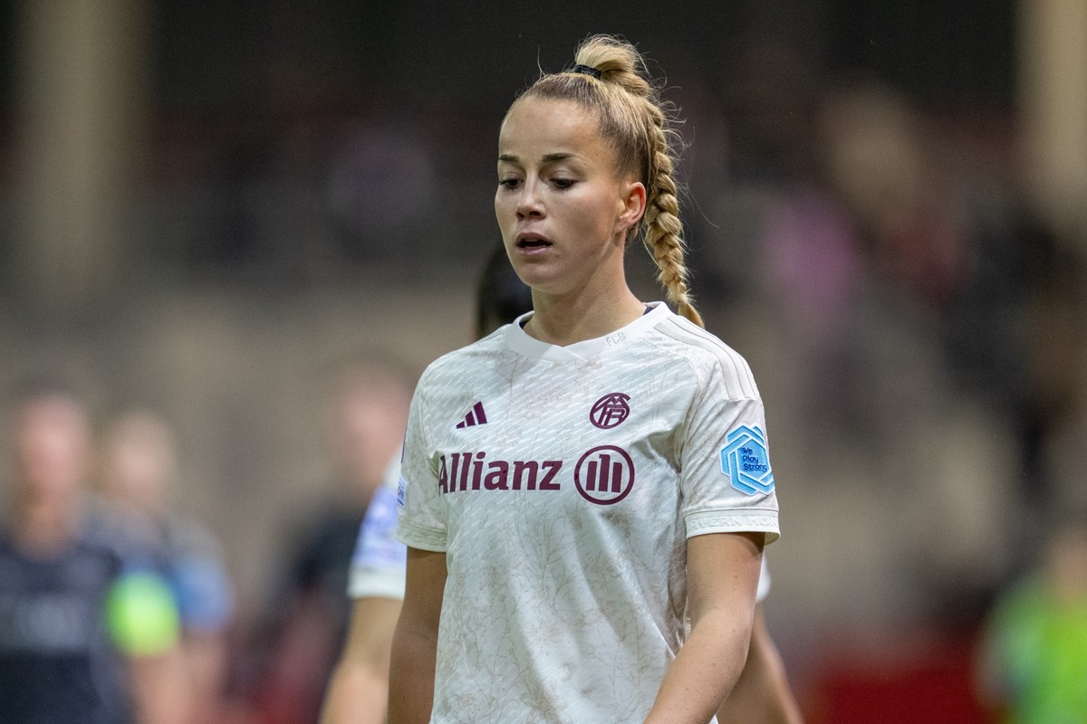 14.12.2023, Bayern, M�nchen: Fu�ball, Frauen: Champions League, Bayern M�nchen - Ajax Amsterdam, Gruppenphase, Gruppe C, 3. Spieltag, Stadion an der Gr�nwalder Stra�e. M�nchens Giulia Gwinn reagiert.  ...