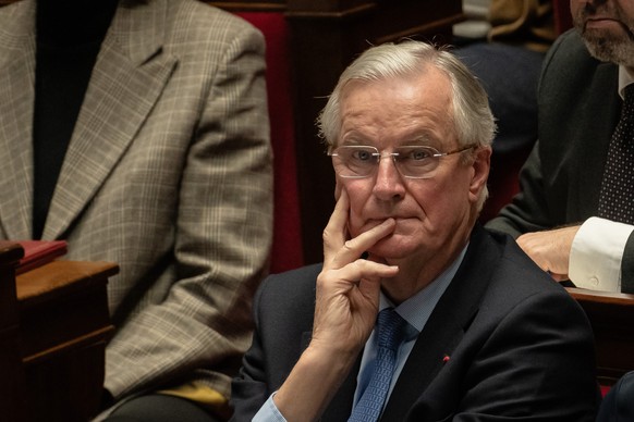 dpatopbilder - 4. Dezember 2024, Frankreich, Paris: Der französische Premierminister Michel Barnier nimmt an einer Debatte über Misstrauensanträge gegen seine Regierung in der Nationalversammlung teil. Die Vertreter...