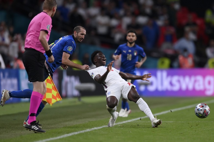 Italy&#039;s Giorgio Chiellini, left, stops England&#039;s Bukayo Saka during the Euro 2020 soccer final match between England and Italy at Wembley stadium in London, Sunday, July 11, 2021. (Laurence  ...