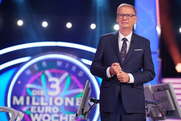 Moderator Günther Jauch De behandeling van de verzonden materialen vindt nu plaats met de informatie en koppeling op RTL+ stattet.