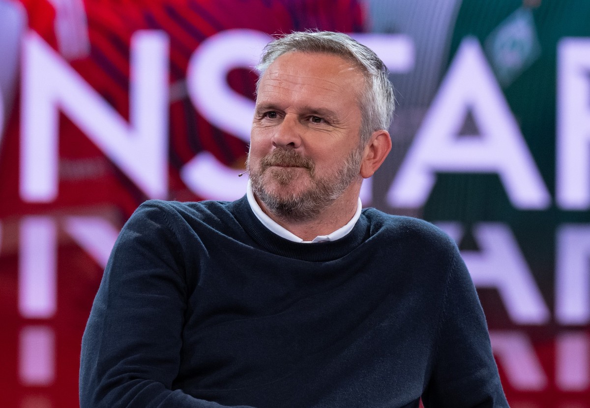 ARCHIV - 08.08.2023, Bayern, Unterf�hring: Didi Hamann, Sky Experte, nimmt in einem TV-Studio an einer Presseveranstaltung teil. Jetzt spricht er �ber Lothar Matth�us und Thomas Tuchel. (zu dpa: �Hama ...