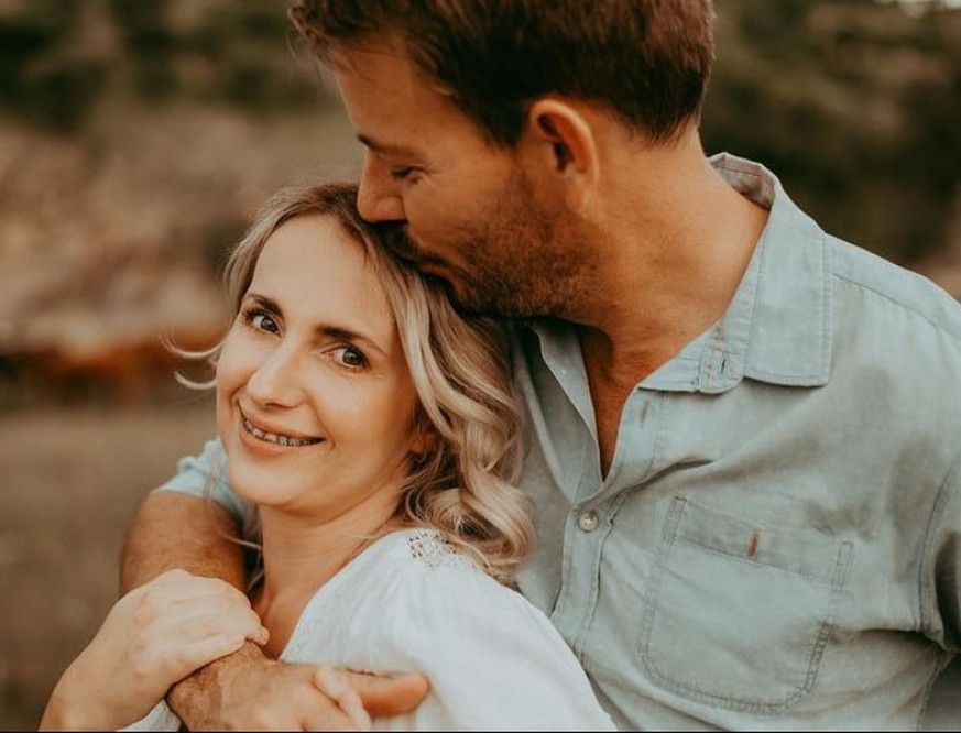 Anna und Gerald Heiser leben zusammen in Namibia.