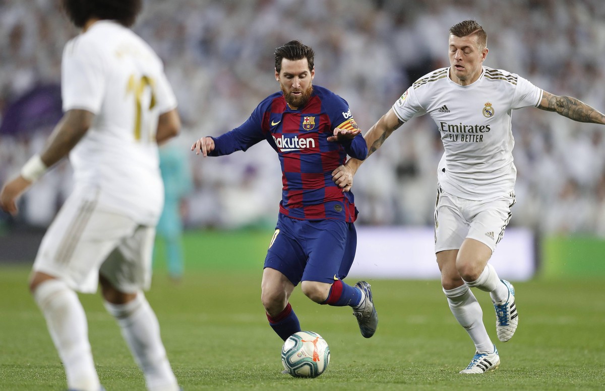 L-R Lionel Messi Barcelona, Toni Kroos Real, MARCH 1, 2020 - Football / Soccer :
Bundesliga Fußball spielt er nicht