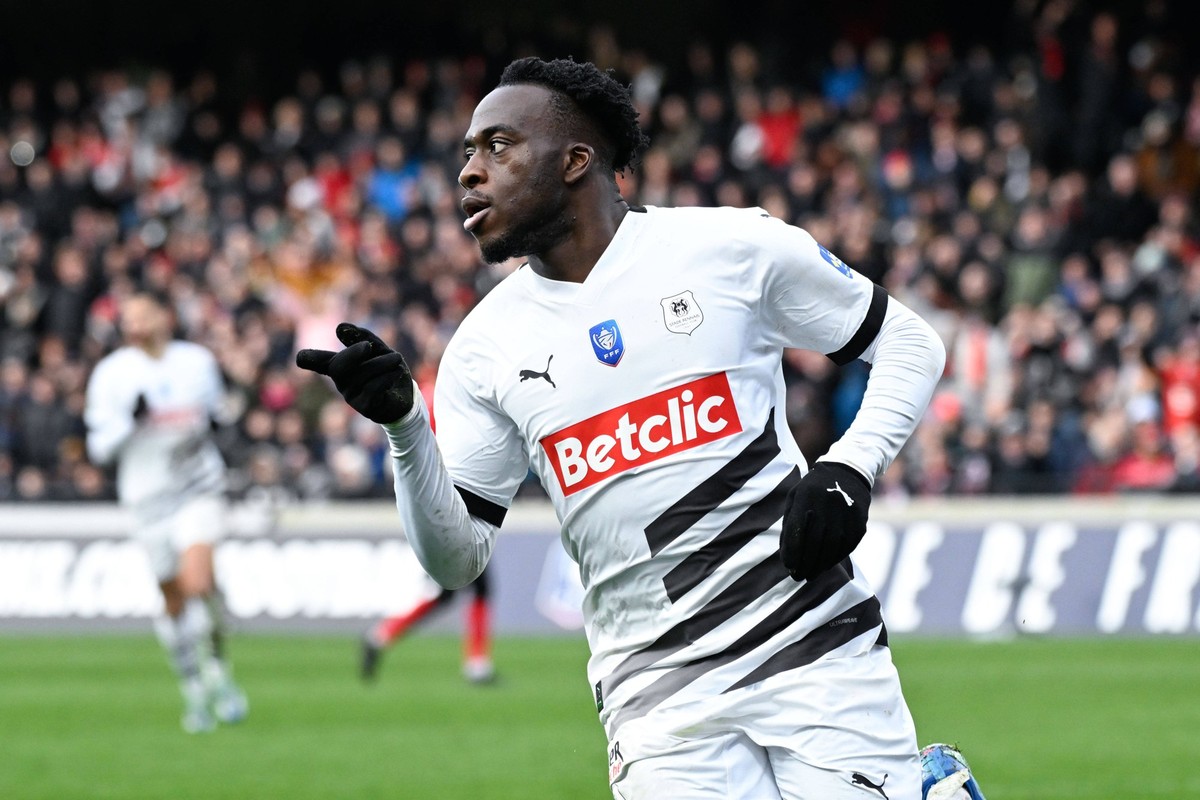 Kalimuendo Arnaud 9 - Rennes celebrates during the French Cup match between EA Guingamp and Stade Rennais at Stade du Roudourou on January 07, 2024 in Guingamp, France. Photo by federico pestellini /  ...