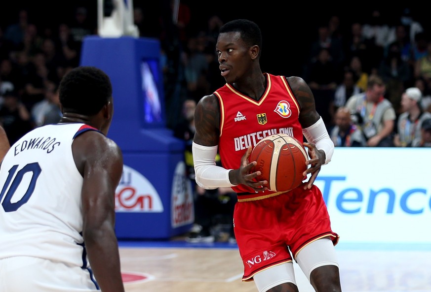 08.09.2023, Philippinen, Manila: Basketball, WM, USA - Deutschland, K.o.-Runde, Halbfinale, Deutschlands Dennis Schröder in Aktion. Foto: Matthias Stickel/dpa +++ dpa-Bildfunk +++