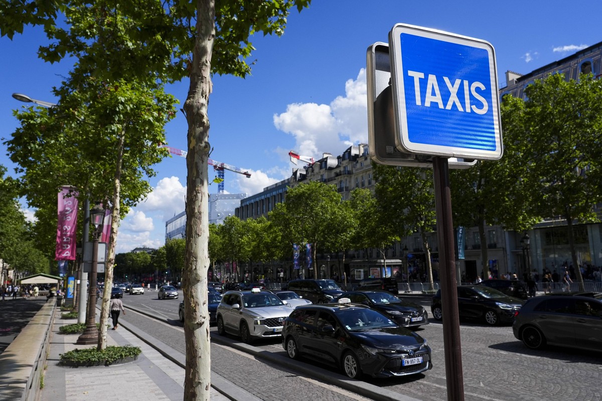 Olympics: Paris City Views Jul 13, 2024 Paris, France A general view of a taxi stand ahead of the 2024 Paris Olympics. Paris France, EDITORIAL USE ONLY PUBLICATIONxINxGERxSUIxAUTxONLY Copyright: xJonx ...
