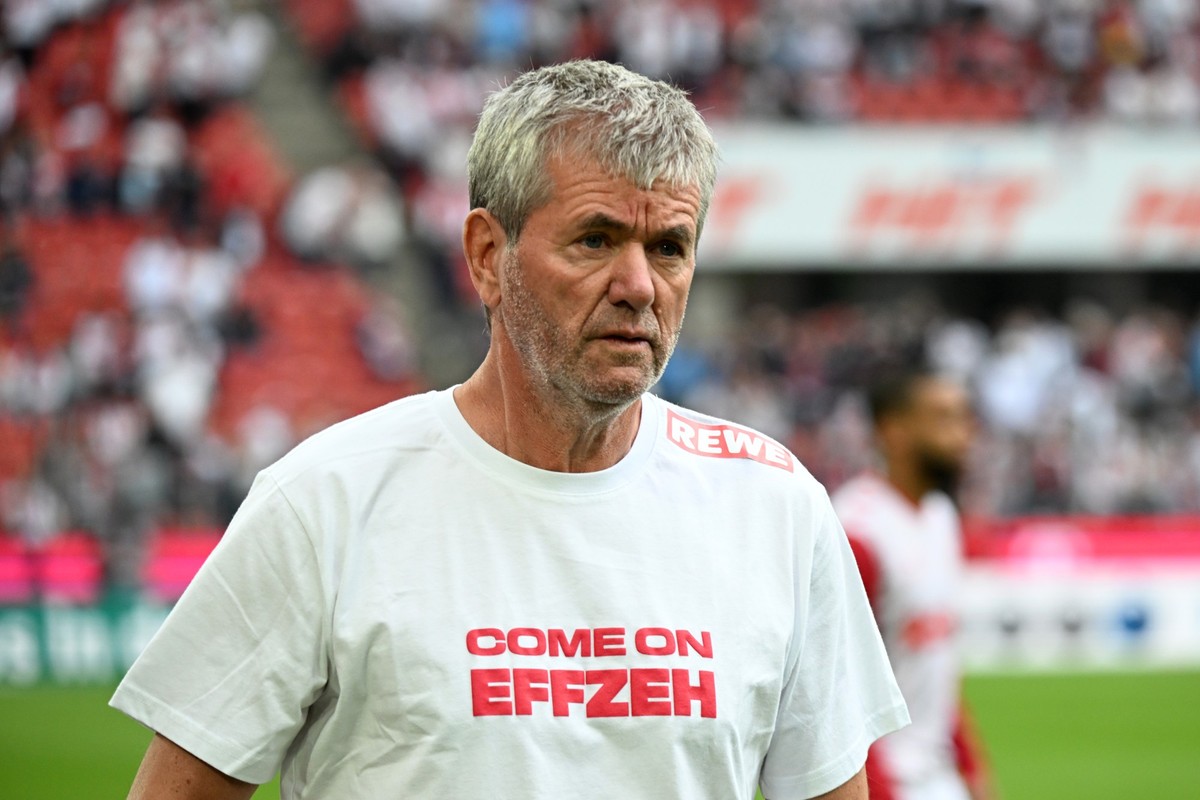 18.05.2025, Nordrhein-Westfalen, K�ln: Fu�ball, 2. Bundesliga, 1. FC K�ln - 1. FC Kaiserslautern, 34. Spieltag, RheinEnergieStadion, K�lns Trainer Friedhelm Funkel kommt vor dem Spiel ins Stadion. WIC ...