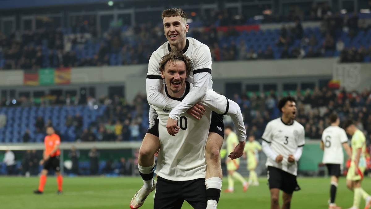 25.03.2025, Fussball U21, U 21 Junioren Freundschaftsspiel, Deutschland U21 - Spanien U21, v.l., Torjubel zum 2:1 durch Nick Woltemade Deutschland U21, Goal celebration, celebrate the goal, Brajan Gru ...