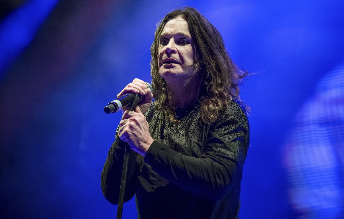 ARCHIV - 24.09.2016, USA, San Bernardino: Ozzy Osbourne von Black Sabbath tritt beim Ozzfest in San Bernardino auf. Der Frontmann von Black Sabbath ist im Alter von 76 Jahren gestorben. Foto: Amy Harr ...