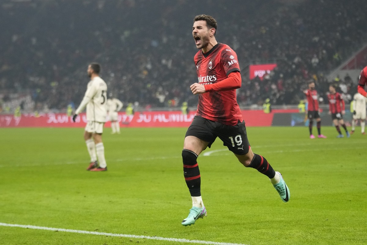 AC Milan&#039;s Theo Hernandez celebrates after scoring his side&#039;s third goal during the Serie A soccer match between AC Milan and Roma at the San Siro stadium in Milan, Italy, Sunday, Jan. 14, 2 ...