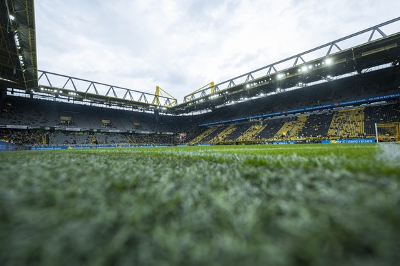 07.05.2023, Nordrhein-Westfalen, Dortmund: Fußball: Bundesliga, Borussia Dortmund - VfL Wolfsburg, 31. Spieltag, Signal Iduna Park: Blick auf das Spielfeld. Foto: David Inderlied/dpa - WICHTIGER HINWE ...