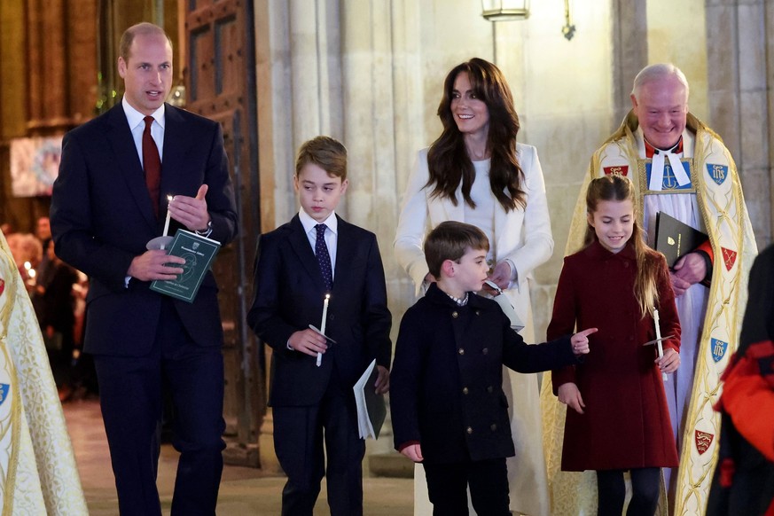 . 08/12/2023. London, United Kingdom. Prince William and Kate Middleton and their children Prince George, Princess Charlotte and Prince Louis at the Christmas carol service at Westminster Abbey in Lon ...