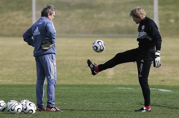 MUNICH, GERMANY - APRIL 04: Goalkeeper coach Sepp Meier and Oliver Kahn (R) talk during the Bayern Munich Training Session at Bayern&#039;s training ground Saebener Strasse on April 4, 2006 in Munich, ...
