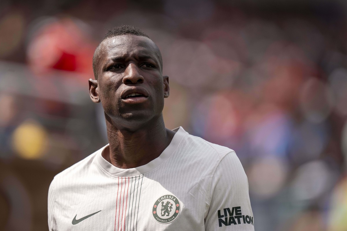FILE - Chelsea's Nicolas Jackson reacts to getting a red card as he walks off the pitch during the Club World Cup Group D soccer match between Flamengo and Chelsea in Philadelphia, June 20, 2025. ...