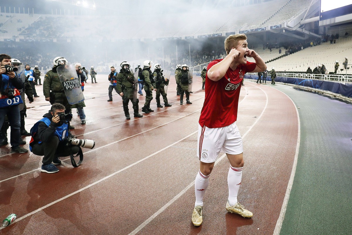 ATHENS, Olympic Stadium, AEK Athens FC - Ajax , football, Champions League, season 2018-2019, 27-11-2018, Ajax player Matthijs de Ligt calms down supporters before the game AEK Athens - Ajax . AEK Ath ...